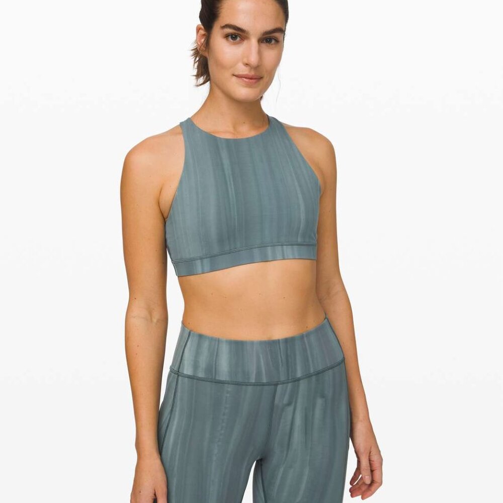Lululemon Energy Bra *High Neck Size 6 - Linear Spray Dye White Deep Ocean